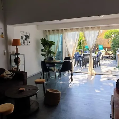 Holiday home Loc Cap Phoebus, Atypique, Au Calme Dans La Pinede *