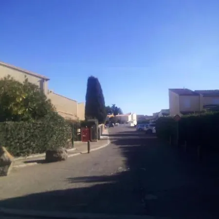 Holiday home Loc Cap Phoebus, Atypique, Au Calme Dans La Pinede Agde